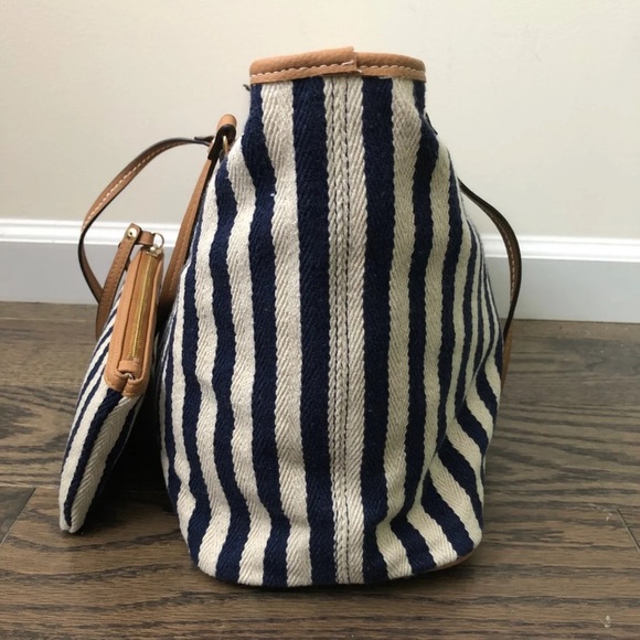 Rosetti tote with Wristlet - Picture 4 of 8